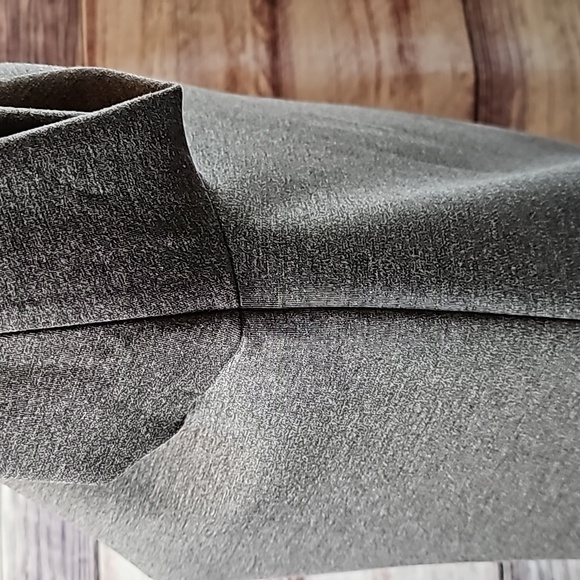 NWOT LINEA LEISURE BY LOUIS DELL'OLIO GRAY & BLACK LONG SLEEVE PULLOVER TOP - Picture 4 of 12